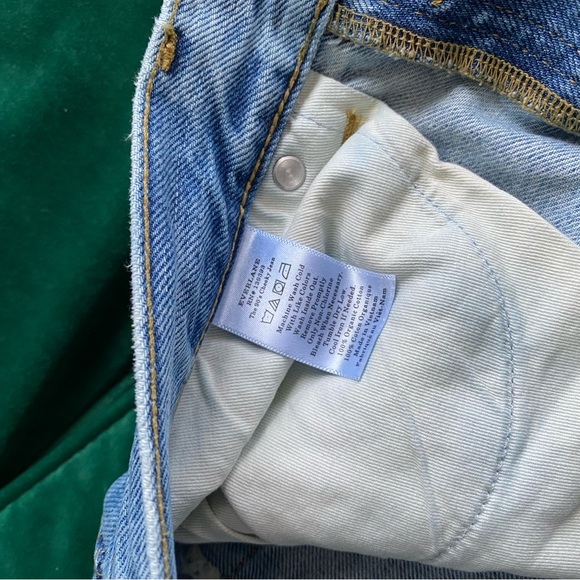 Everlane The ‘90s Cheeky Jean in Light Vintage Wash - Picture 11 of 11